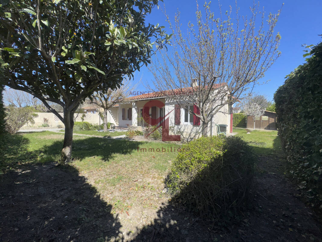 Maison à L'ISLE-SUR-LA-SORGUE
