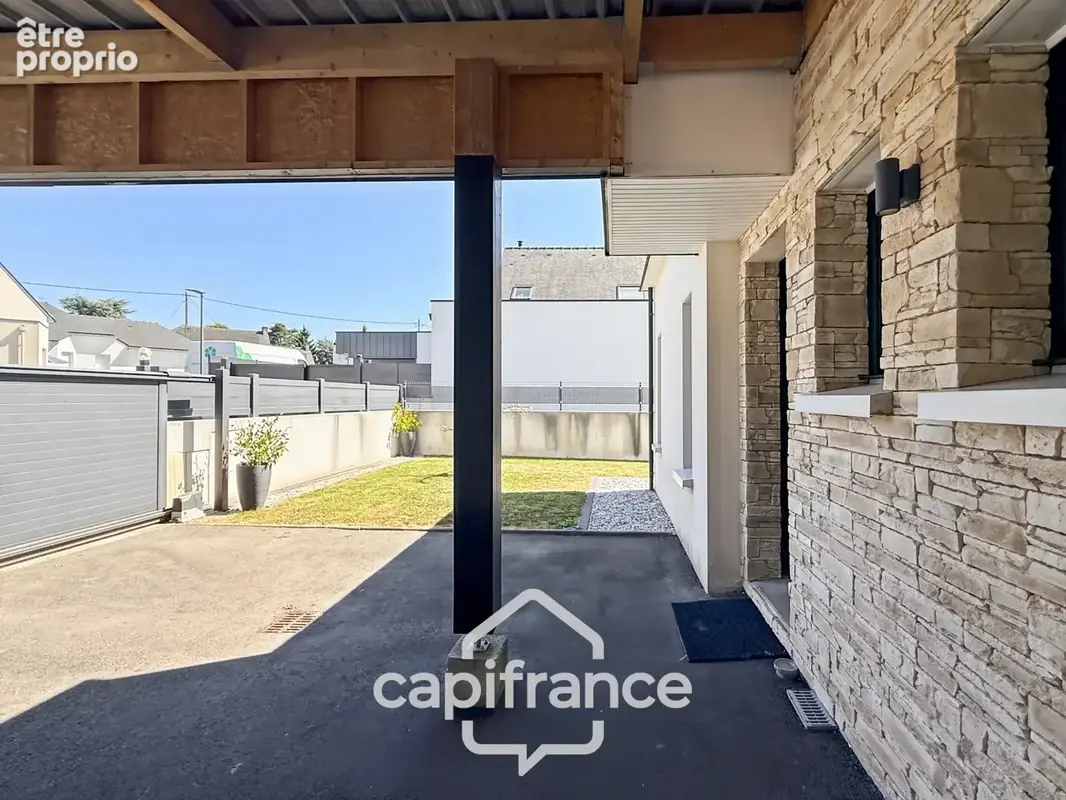 Maison contemporaine de plain-pied de 160 m² – 4 chambres – Véranda de 27 m² avec spa – Double garage – Carport – Noyal-Pontivy - photo 2