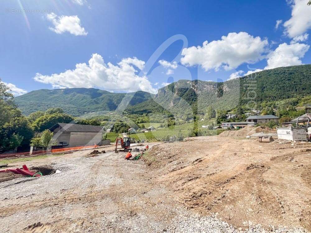 Terrain viabilisé (Lot 14) - Terrain à SAINT-PIERRE-D'ALBIGNY