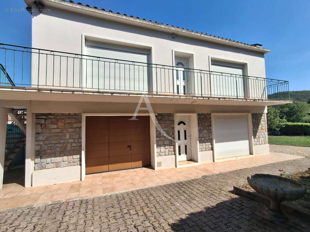 Maison à LA TOUR-SUR-ORB