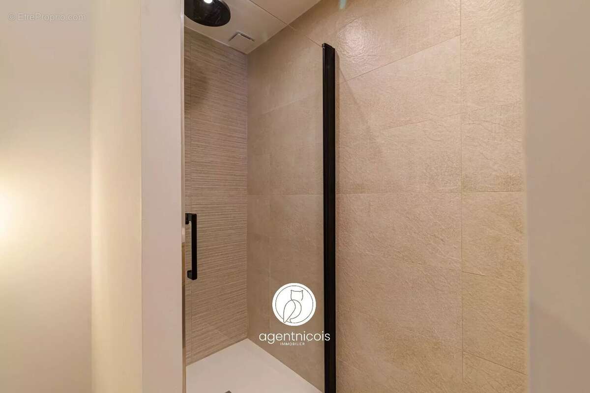 Appartement à SAINT-LAURENT-DU-VAR