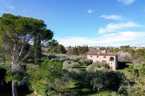Maison 208 m² à Uzes  - photo 2