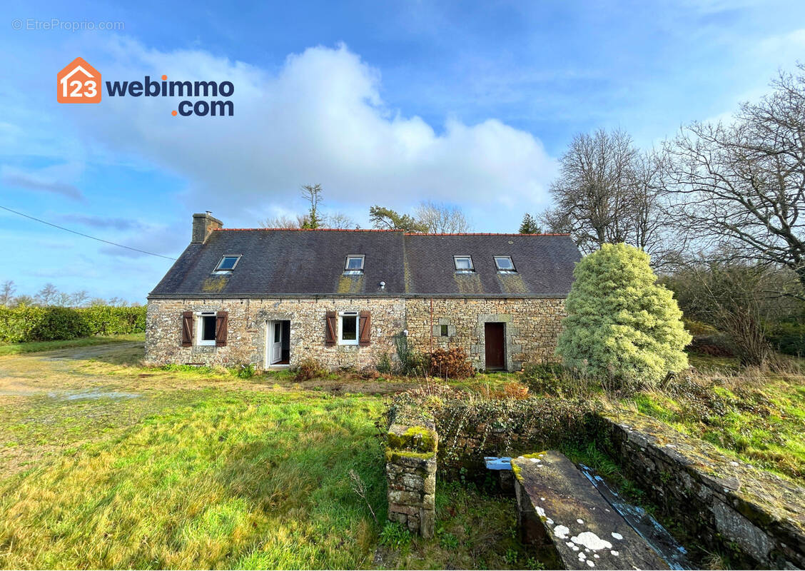 Maison à PLOUZELAMBRE