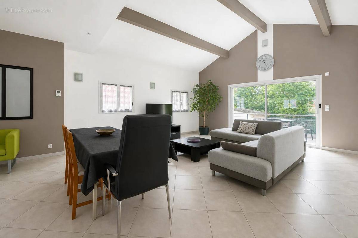Maison à LINAS
