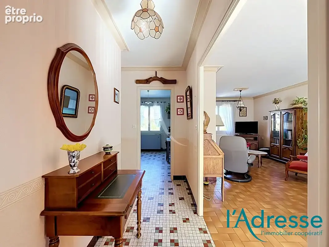 LAVAL - Quartier des Blardières- Maison 3 chambres avec terrain clos - photo 2
