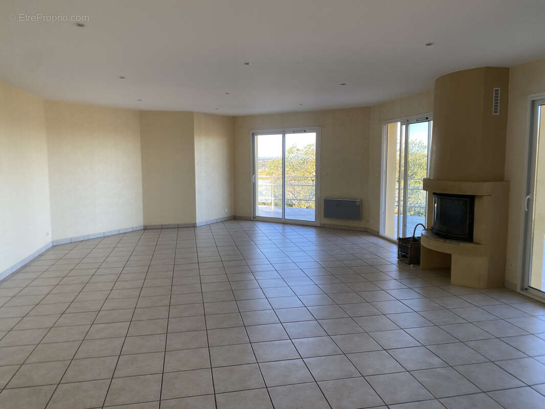 Maison à LACROIX-FALGARDE