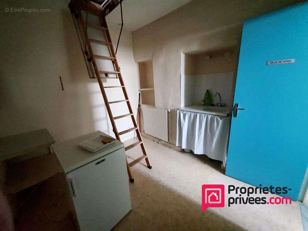 Maison à NOYANT-LA-GRAVOYERE