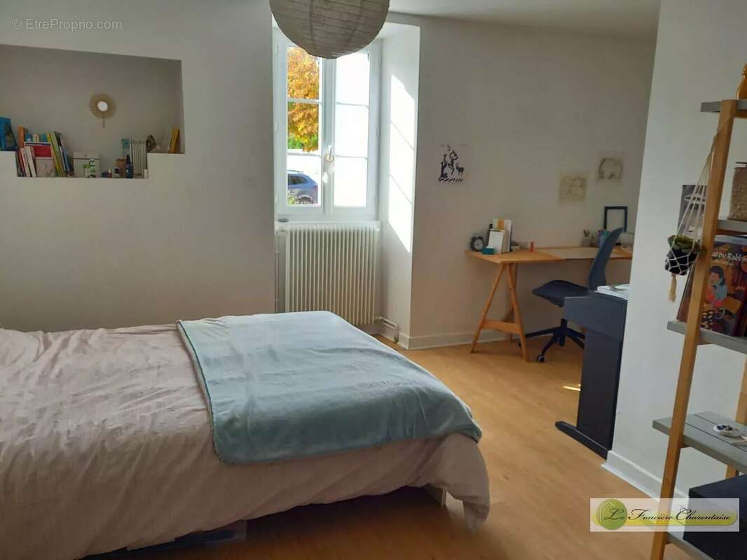 Maison à SAINT-AMANT-DE-BOIXE