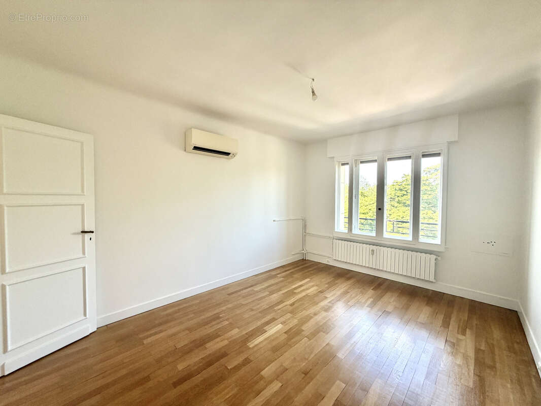 Appartement à CHARENTON-LE-PONT