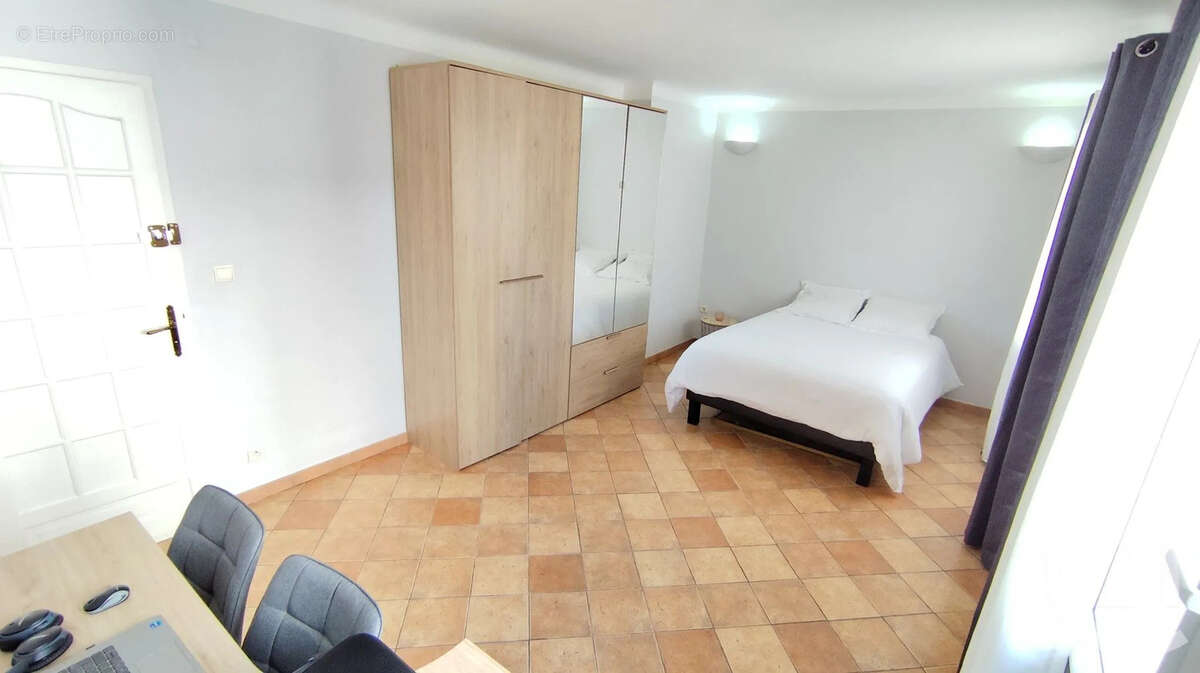 Appartement à MARSEILLE-4E