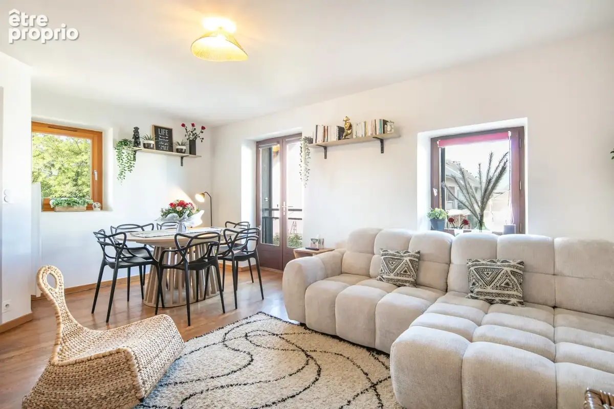 Jolie maison avec jardin, terrasse, cave, garage et cour au cœur du village de francin ! - photo 2