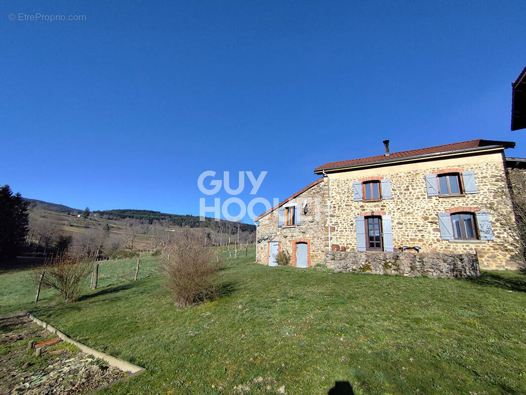 Maison à LA VALLA-SUR-ROCHEFORT