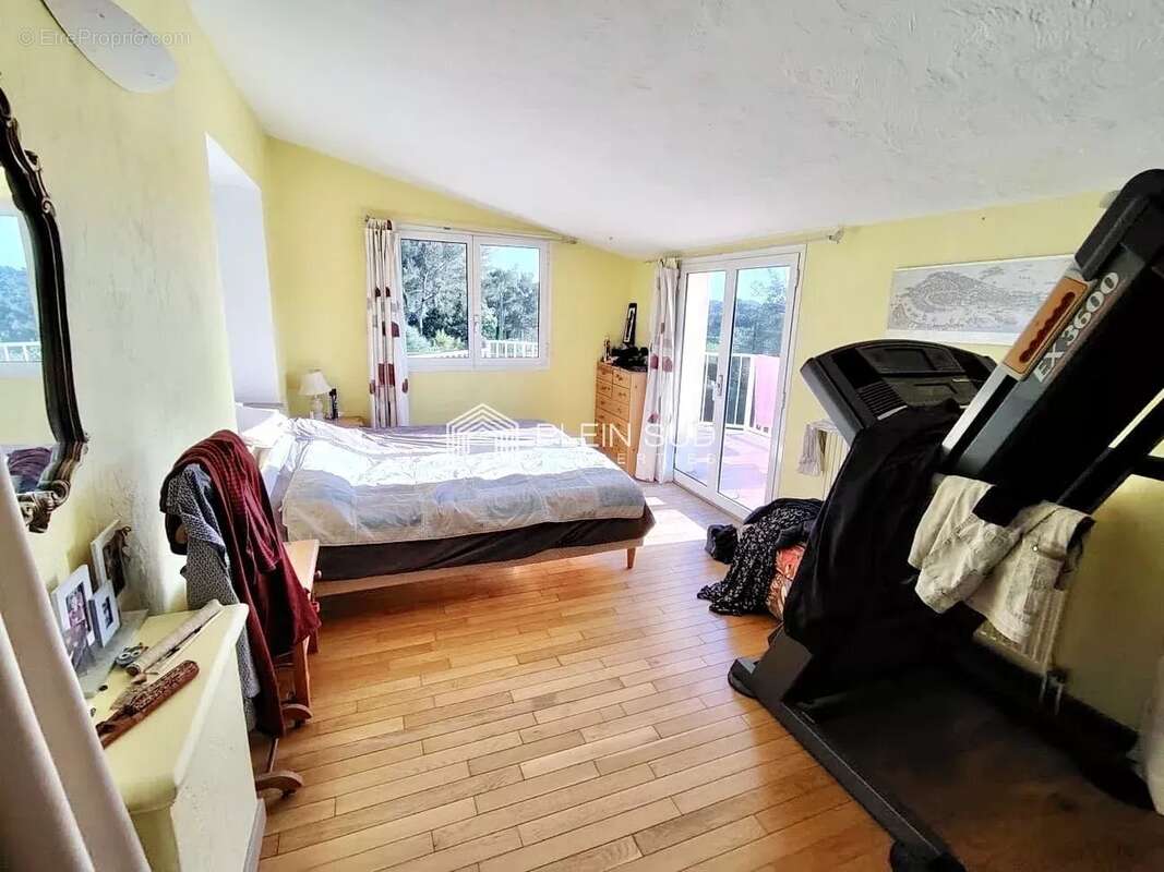 Maison à ROQUEFORT-LES-PINS