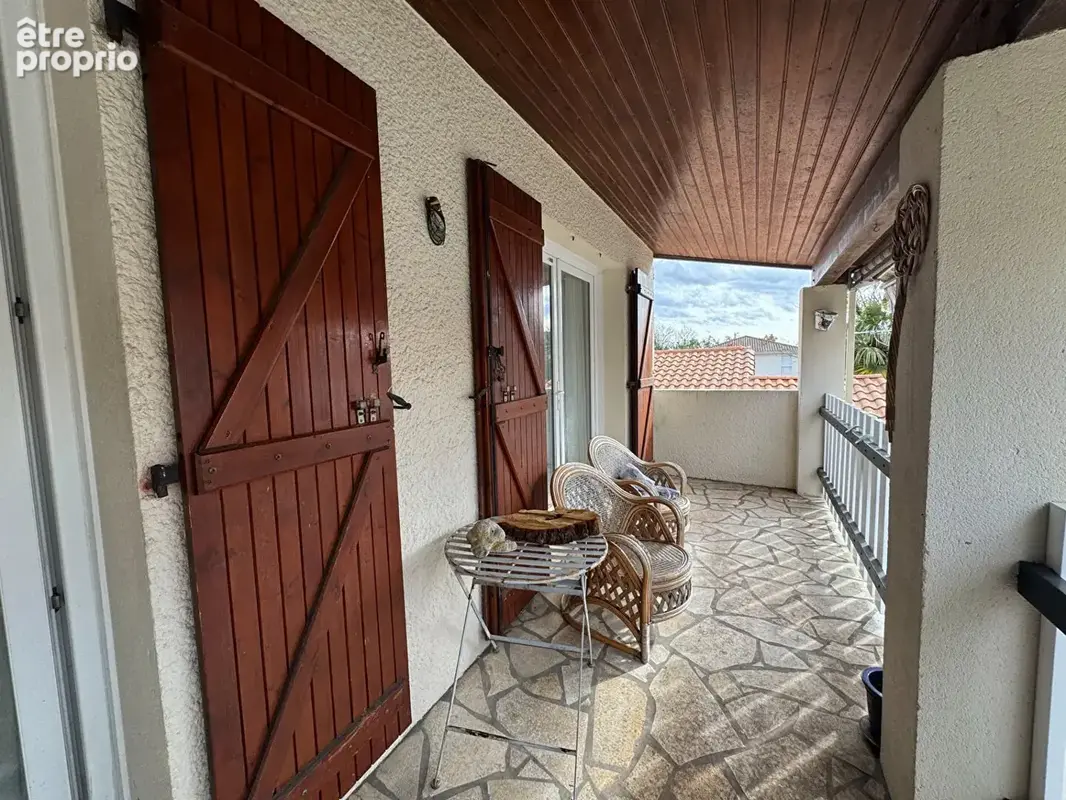 Villenave d'Ornon - Maison de 150 m² avec piscine, garage et appartement T2 indépendant - photo 14