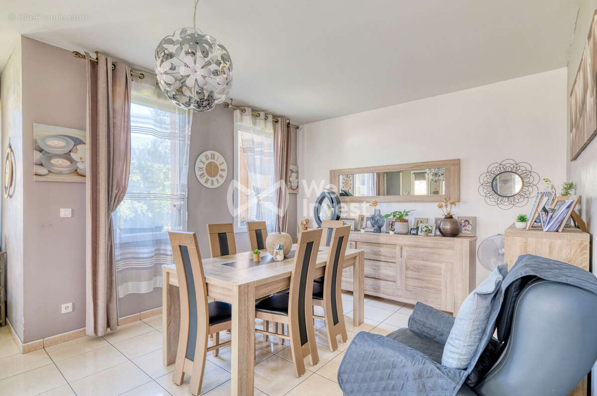 Maison 203 m² à Bron  - photo 4