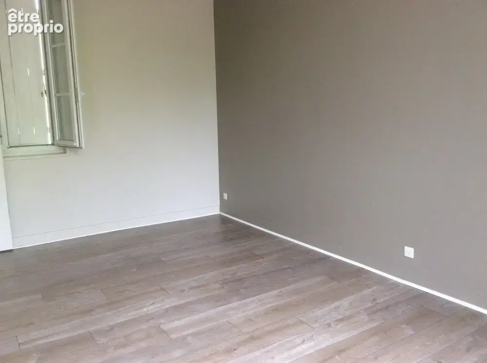 Situé au coeur de Beaumont en Véron local commercial comprenant une boutique et arrière boutique de 28m2, labo - photo 6