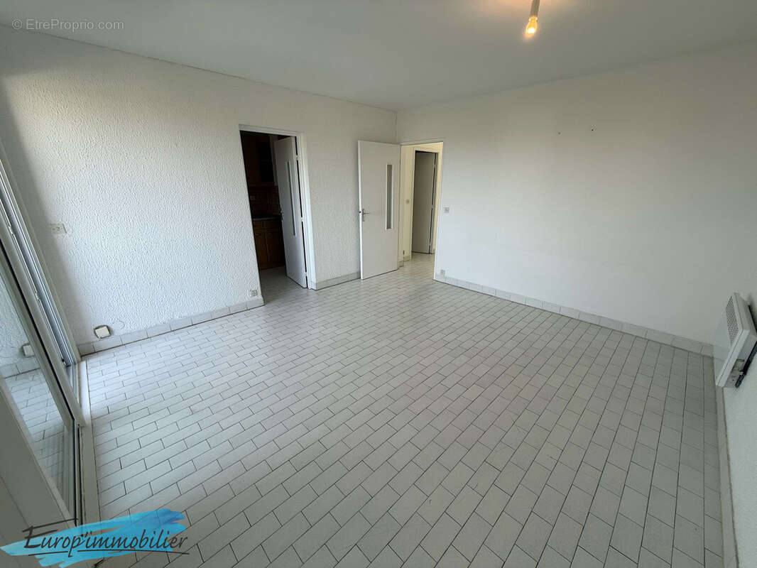 Appartement 2 pièces 7ème et dernier étage - Parking et cave privés - photo 3