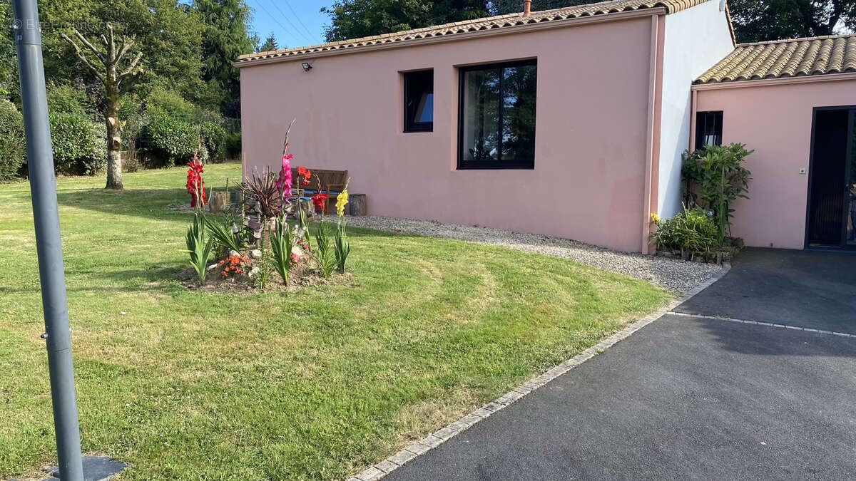 Maison à LES HERBIERS