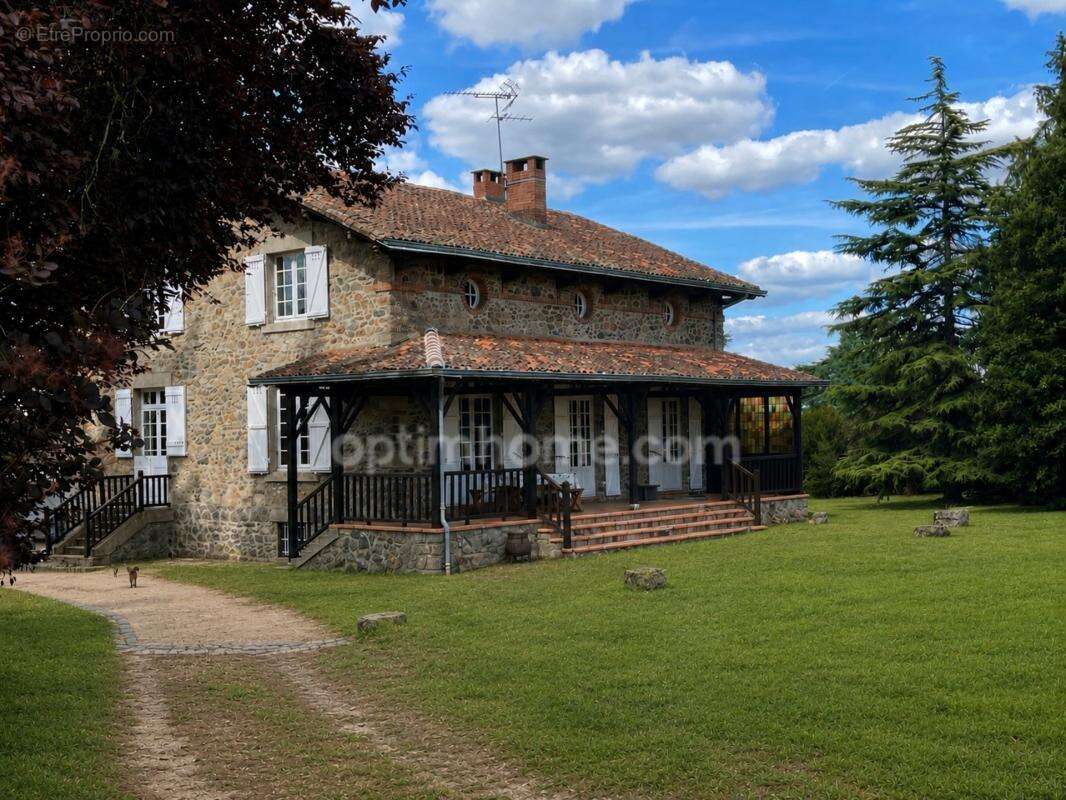 Très Belle maison de caractère  dans parc de 26900 m2 - photo 3