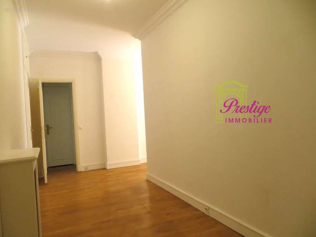 Appartement à LE MESNIL-LE-ROI