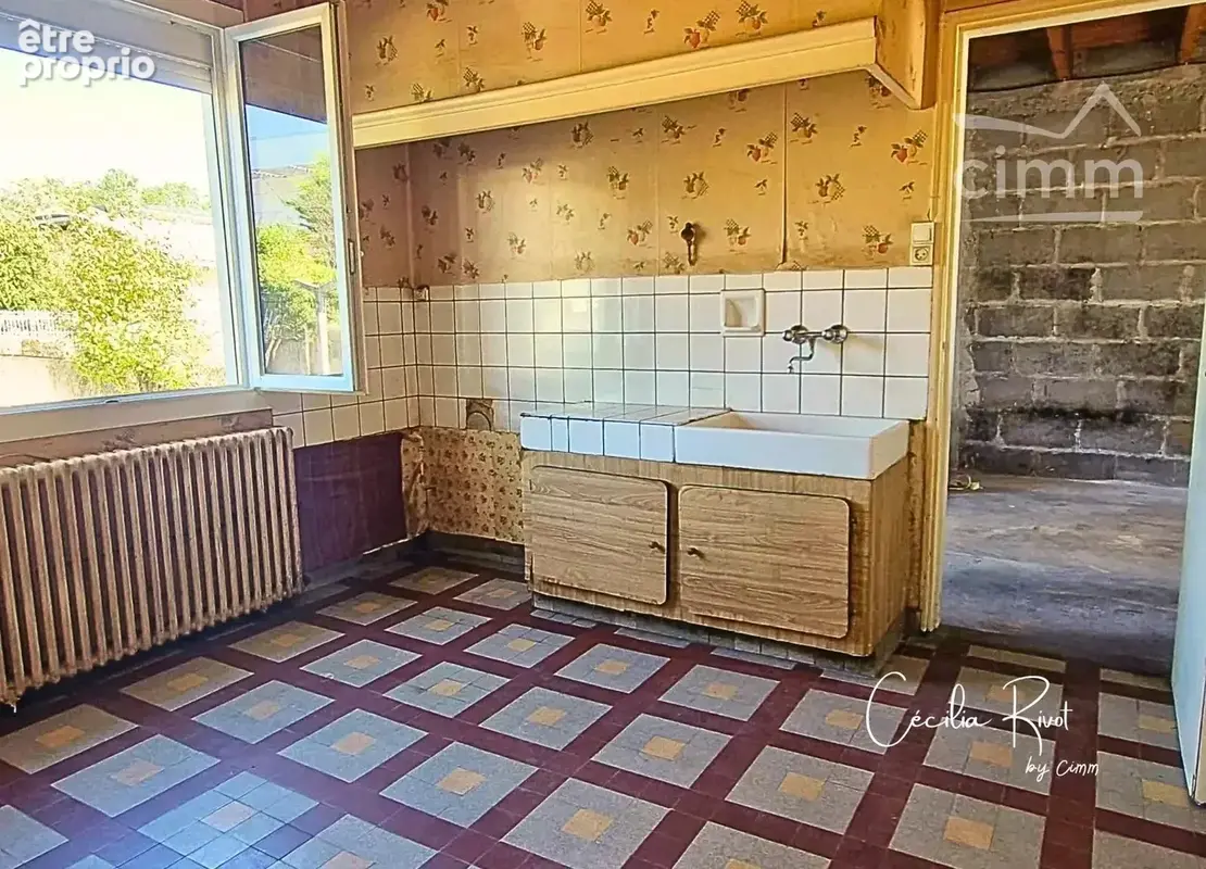 Montendre – Maison de plain-pied de 66 m² à rafraîchir entièrement, avec jardin et deux garages - photo 4