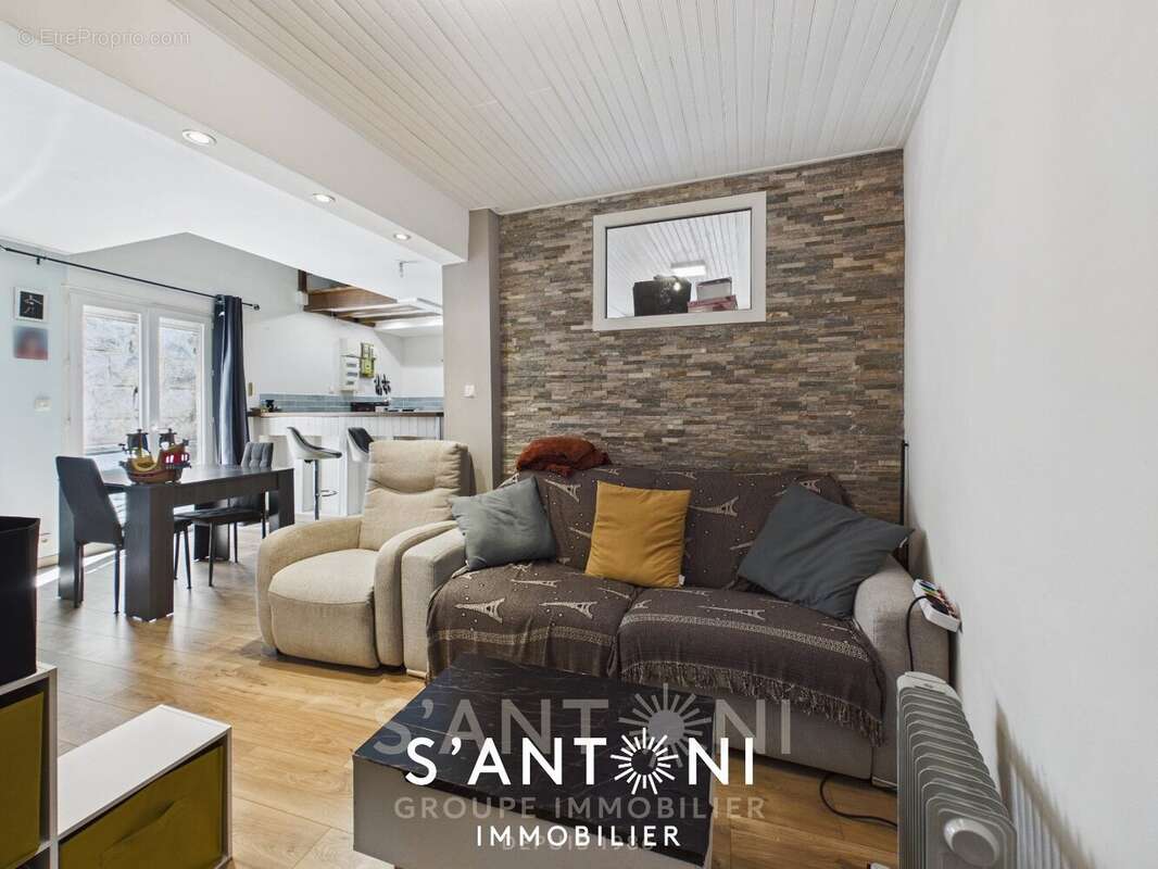 Appartement à POUSSAN
