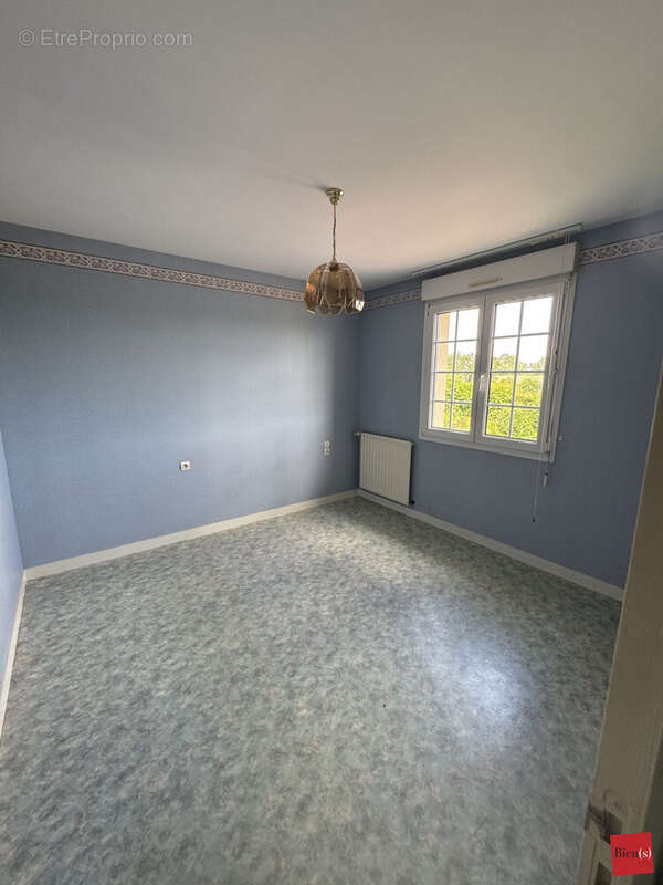 Maison 101 m² à Villaines-La-Juhel  - photo 7