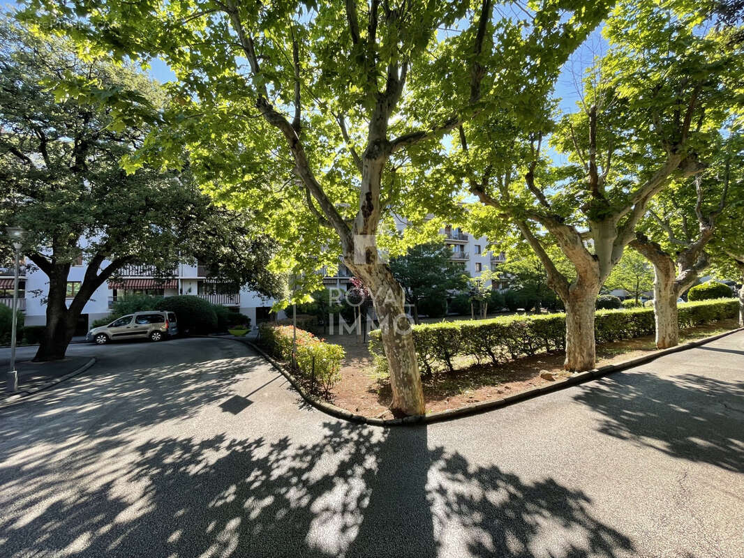 La serinette t4 + balcon vue jardin + garage - photo 11