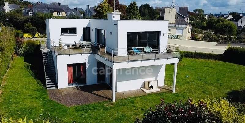 Maison à LE RELECQ-KERHUON