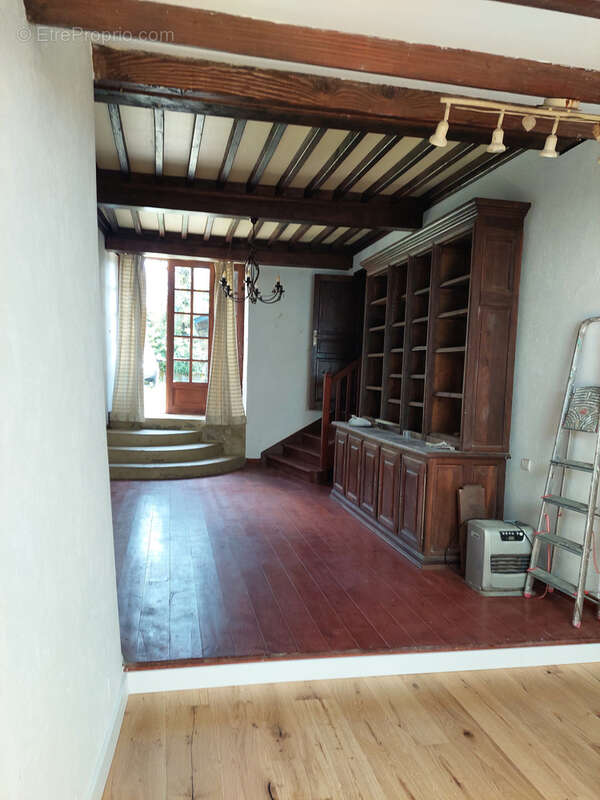 Coup de cœur assuré pour cette propriété de caractère avec grange, écurie et terrain attenant, située dans un - photo 9