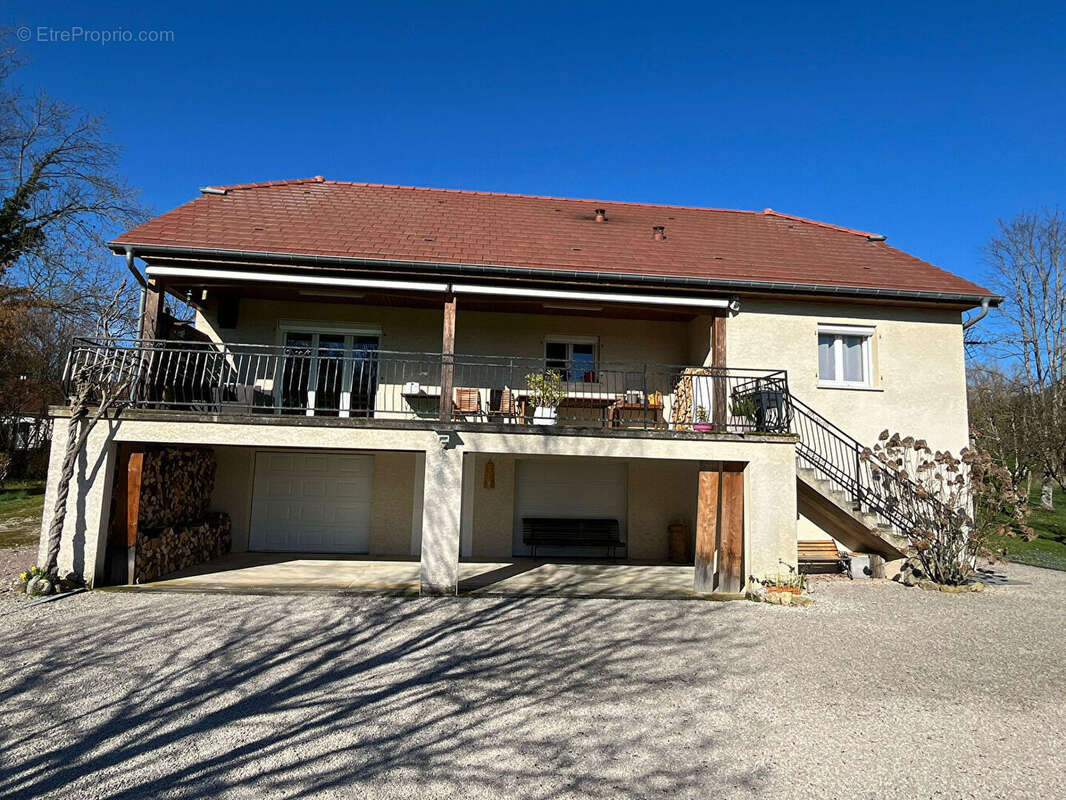 Maison à CHENEVREY-ET-MOROGNE