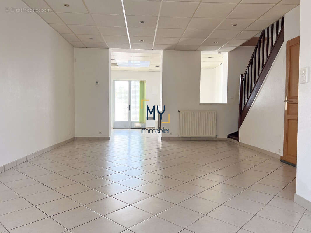 PIECE DE VIE (SALON-SALLE A MANGER) - MAISON 3 CHAMBRES AVEC JARDIN - MAISON A VENDRE SAINT-ANDRE - 59350 - Maison à SAINT-ANDRE-LEZ-LILLE