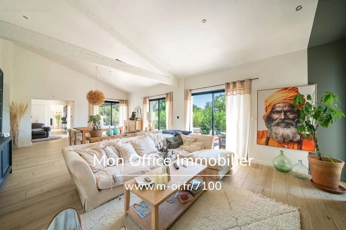 Référence : 7100-NGU. - Maison 9 pièces - Piscine - village à pied - calme - 276m2 - photo 9