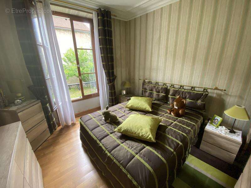 Maison à CRESPIERES