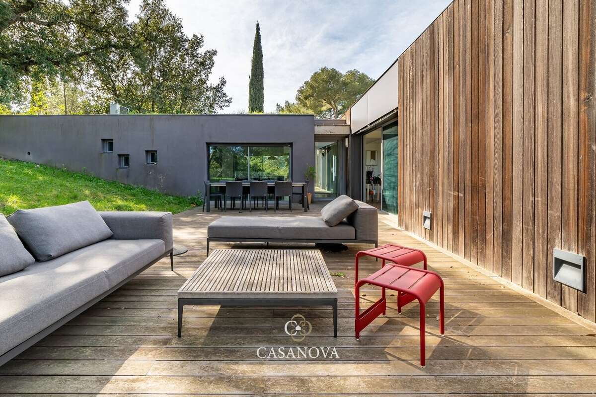 Villa contemporaine de plain-pied avec piscine et grand terrain à Castelnau-le-Lez - photo 3