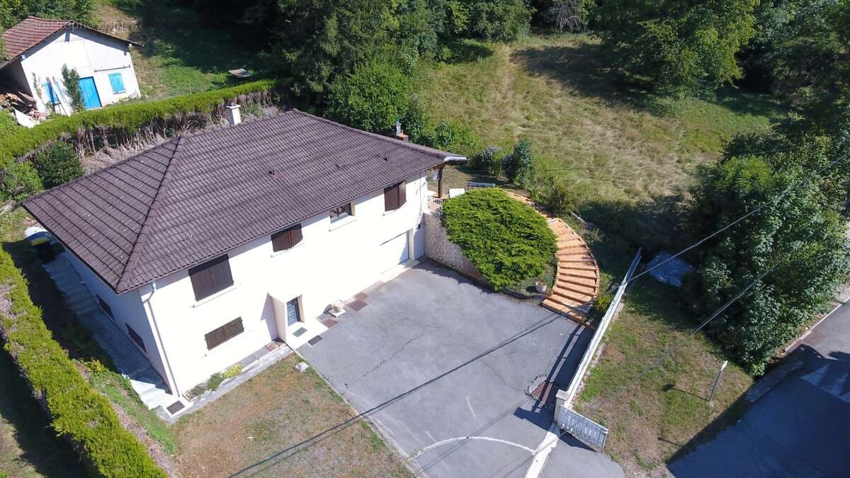 Maison à vendre 5 pièces de 135 m² sur terrain de 723 m² SAINT RAMBERT EN BUGEY (01) - photo 3