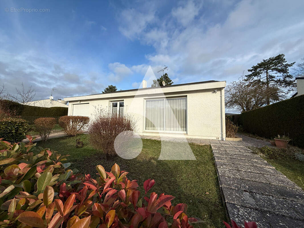 Maison à SAINT-SEBASTIEN-DE-MORSENT