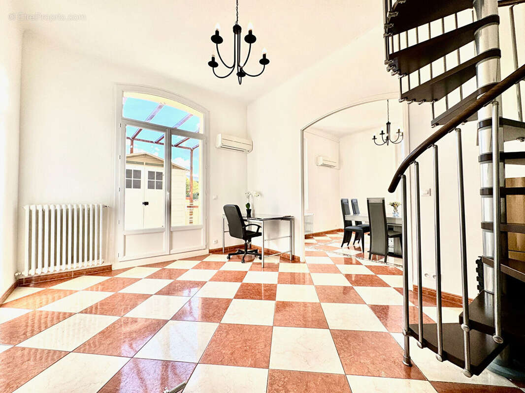 Appartement à MARSEILLE-11E