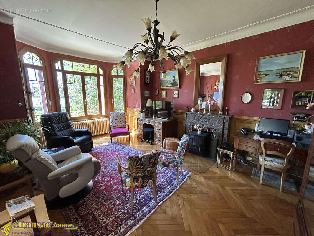 Maison à PUY-GUILLAUME
