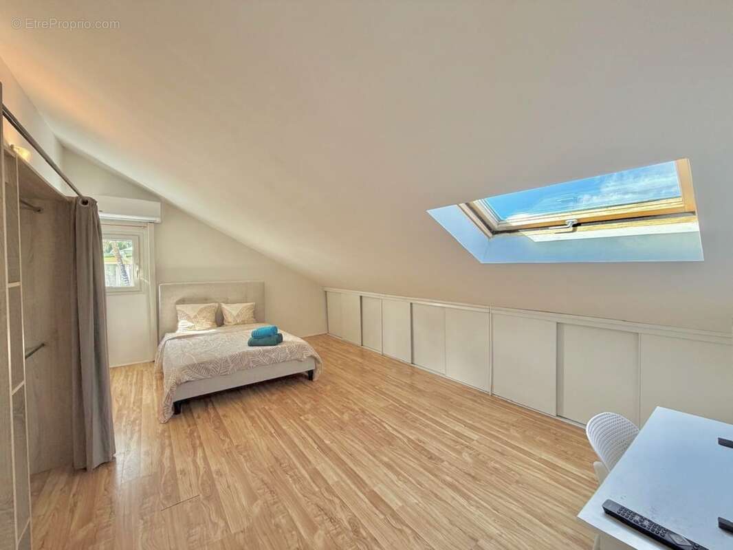 À vendre – Villa T7 avec piscine, jacuzzi et fort potentiel locatif – Petite-Île (97429) - photo 14
