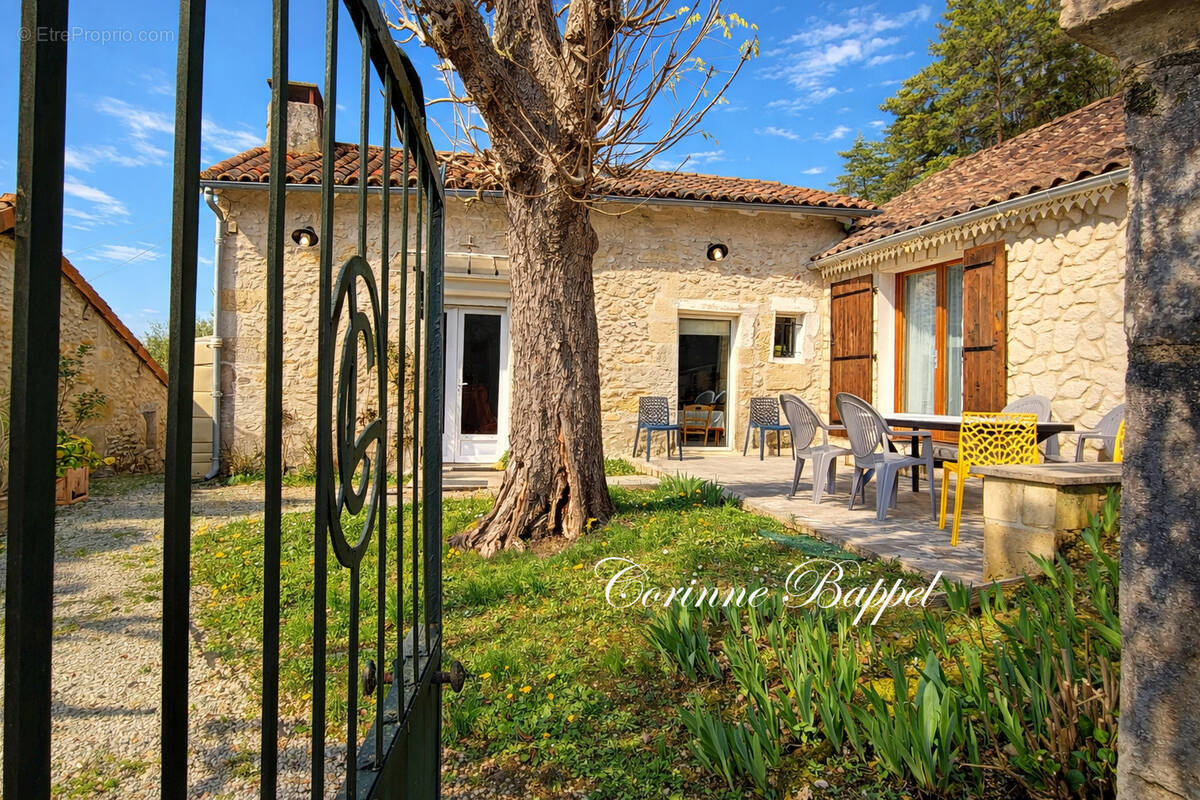 Maison à ESCOIRE