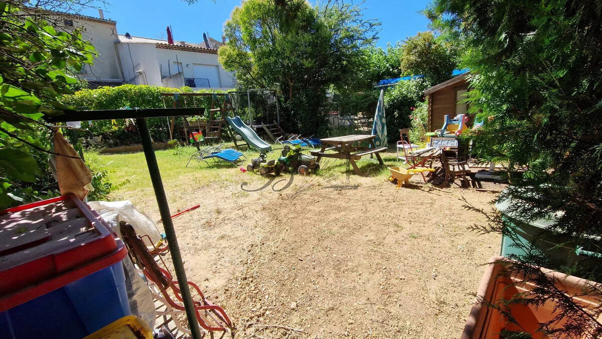 Appartement à LA BASTIDE-DES-JOURDANS