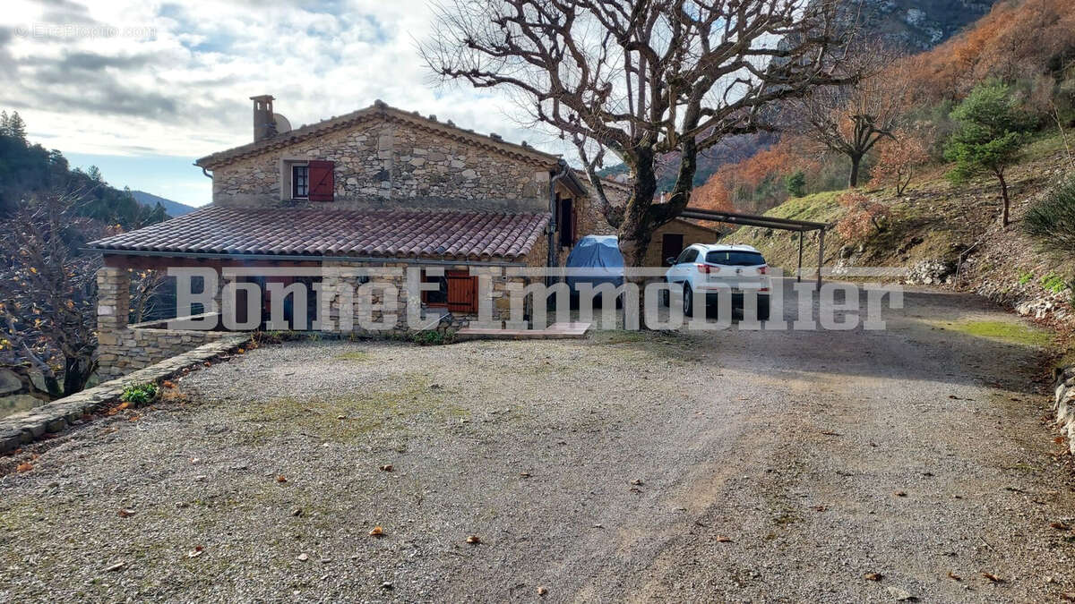 Maison à SAINT-FERREOL-TRENTE-PAS