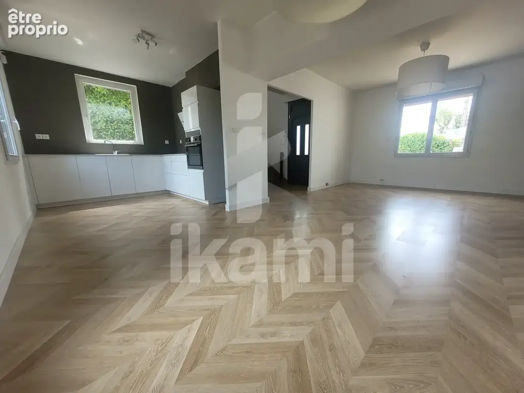 Maison - 85 m2 - 5 pièces - avec piscine et dépendances - photo 5