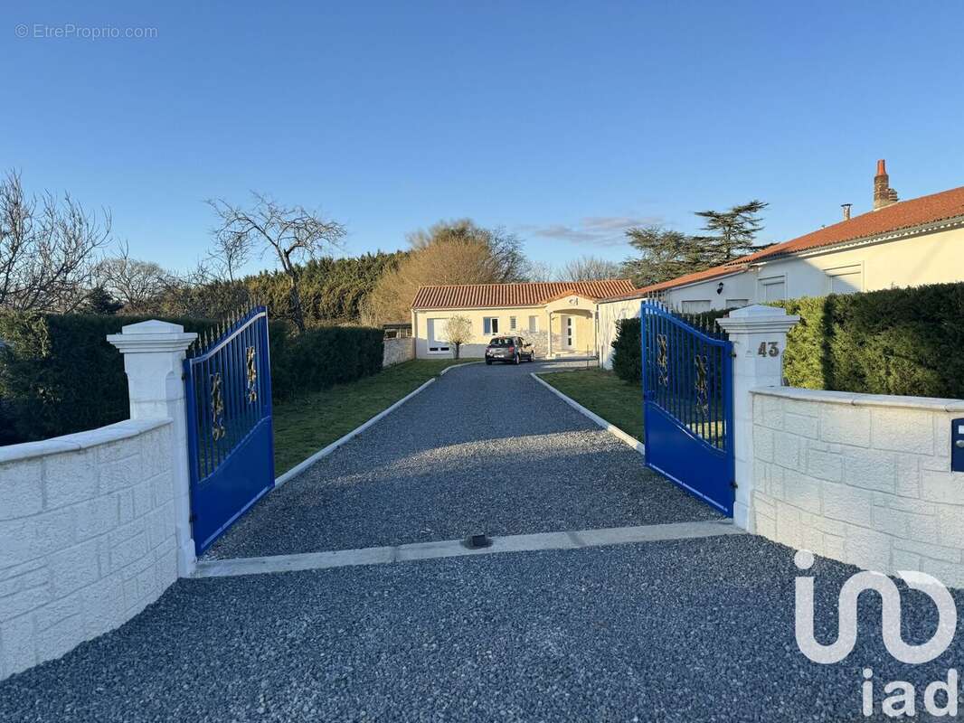 Photo 2 - Maison à SAUZE-VAUSSAIS