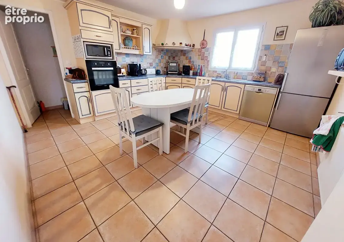 Villa de 150 m² sur sous sol complet  de 110 m² + dépendance + piscine terrain 1353m² - photo 8