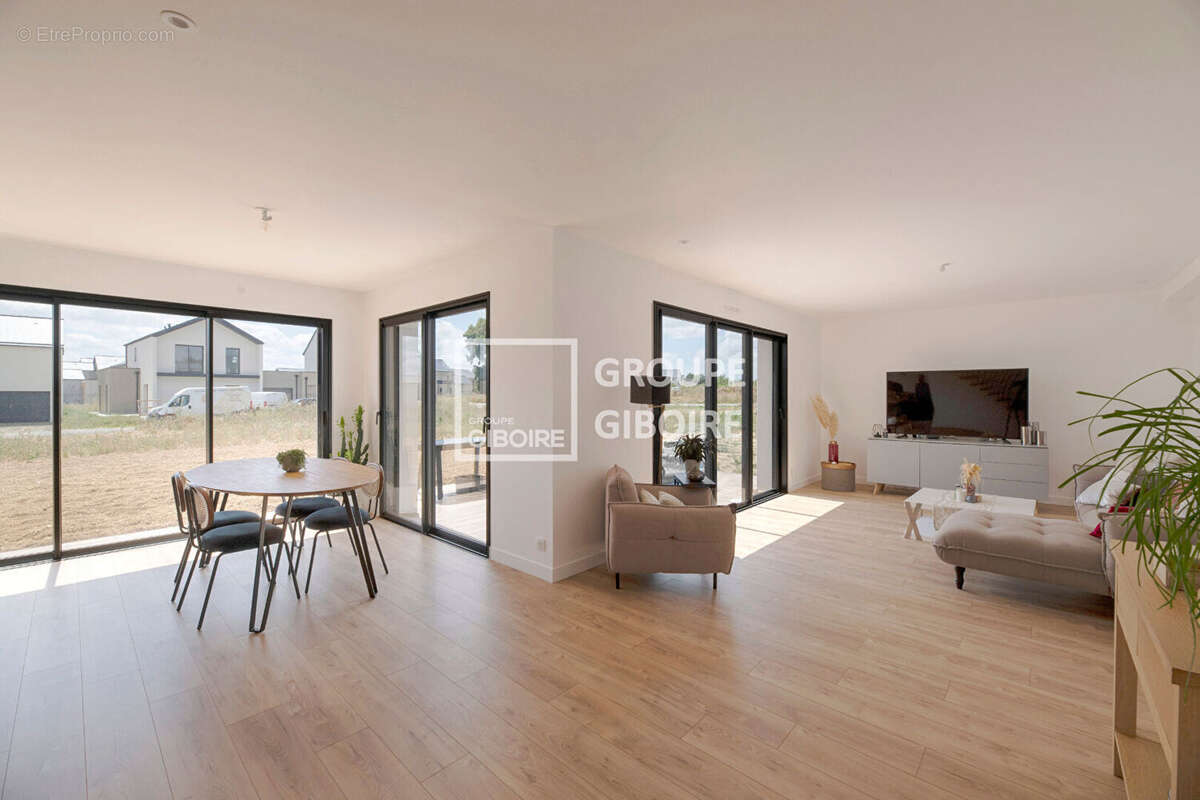 Maison à LA CHAPELLE-DES-FOUGERETZ