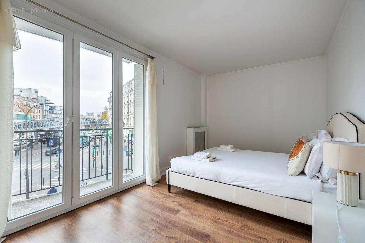 Appartement à PARIS-10E