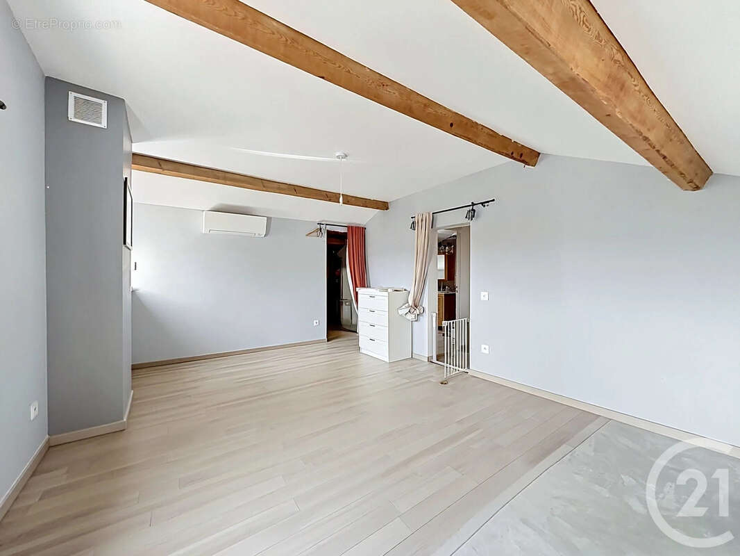 Maison à POUSSAN