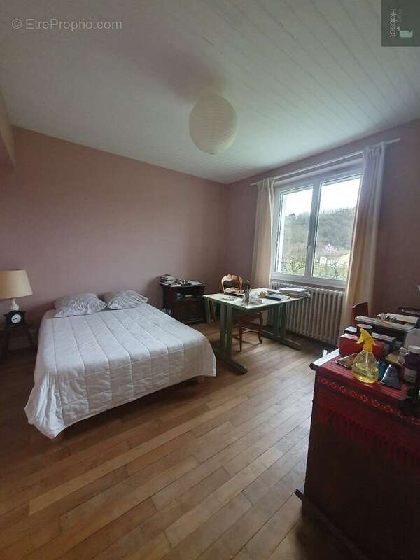 Maison à SAINT-ETIENNE-DE-MAURS